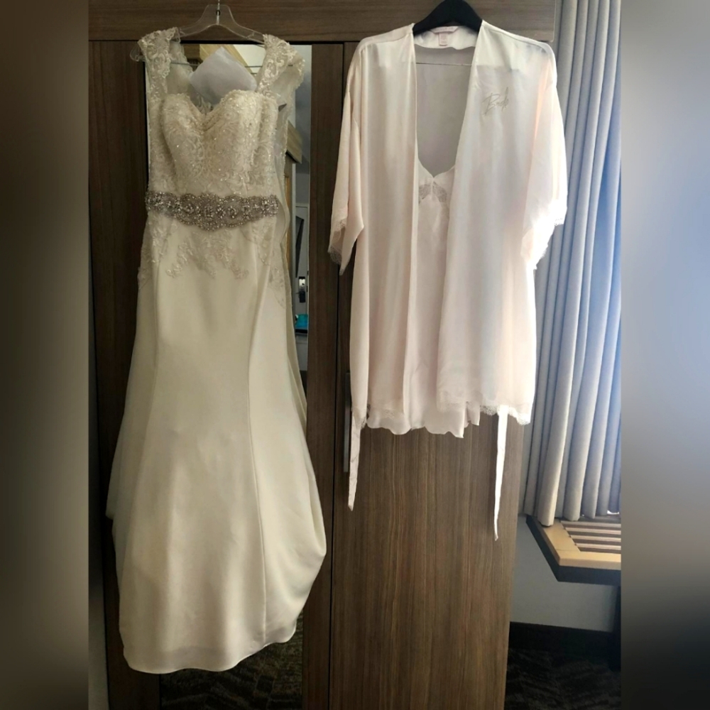 wedding dress, color Evory, size 12.